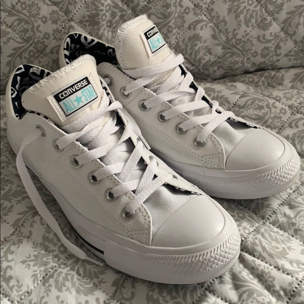 New white canvas Converse Women’s 9